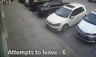 Loš vozač: Udario auto više od 20 puta dok se isparkiravao (VIDEO)