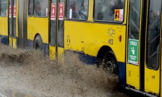 Huligani divljali: Tuča mladića u autobusu, vozač pogođen ciglom