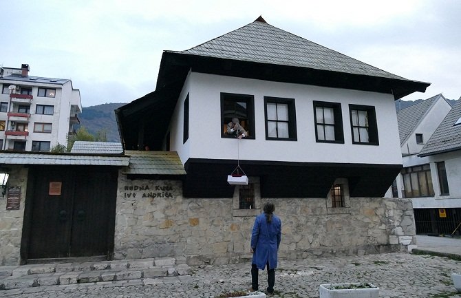 Otkrivena skulptura nobelovca Iva Andrića