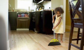 U svijetu dvije od tri djevojčice kuvaju i čiste kuću