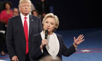 Muva koja je sletjela na Klinton tokom debate dobila nalog na Tviteru