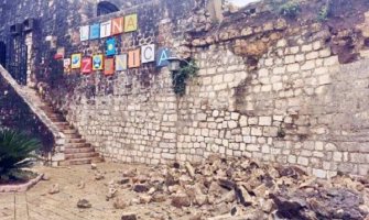 Obrušio se dio bedema na Parilu