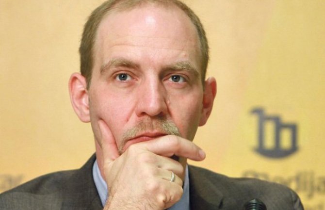 Opozicija pomaže Đukanoviću da ostane na vlasti