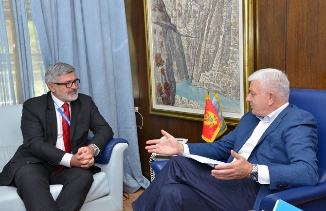 DF ugrožava regularnost izbora