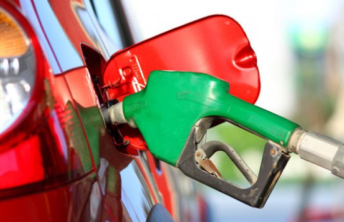 Loša vijest za vozače: Od ponoći skuplje sve vrste goriva!