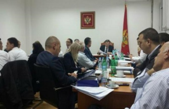 DIK utvrdila DPS-u 36, DF-u 18 mandata