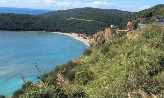 Veliki protest mještana MZ Jaz i Lastve:Bespravna gradnja žičare ZIP LINE u Budvi