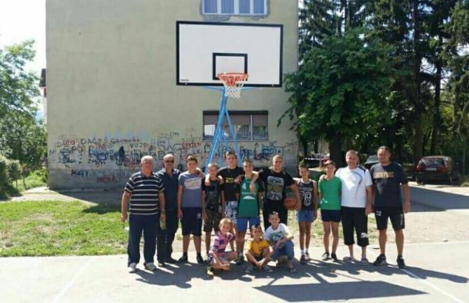 Berane: Mjesne zajednice dobile koševe, golove, otvorene teretane...