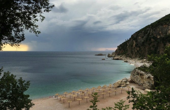 Bosanci o odmoru u CG: Čekaj 9 sati da se junaci dignu da popiješ kafu