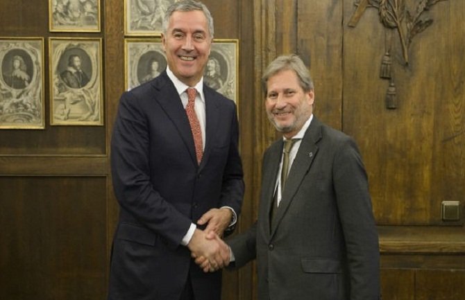 Johanes Han čestitao Milu Đukanoviću izbornu pobjedu, važno brzo formiranje Vlade