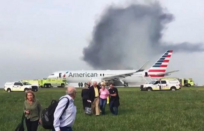 Zapalio se avion na pisti, 20 putnika povrijeđeno (Video)