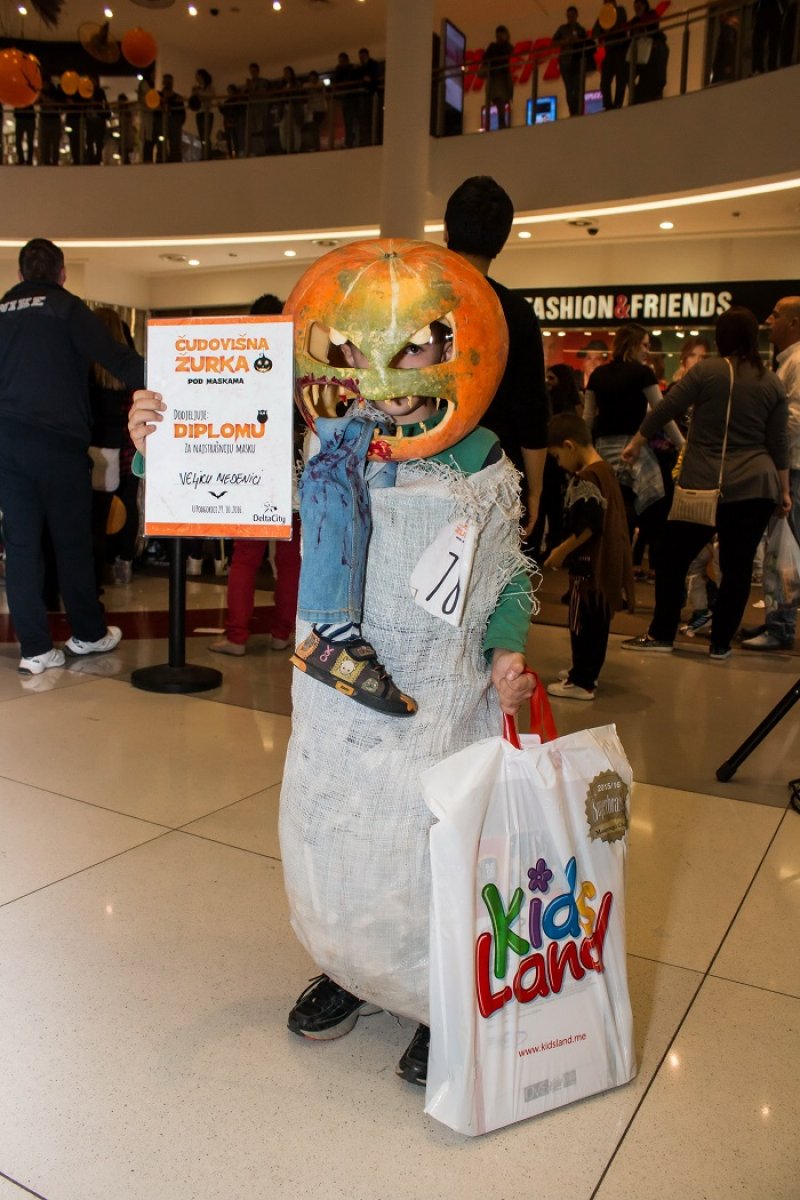 NajstrasnijamaskaVeljkoMedenica