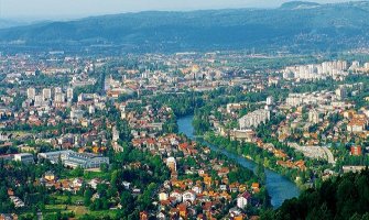 Požar u Banjaluci, vatra guta sve pred sobom: Vatrena stihija se proširila na najpoznatiji hotel u gradu