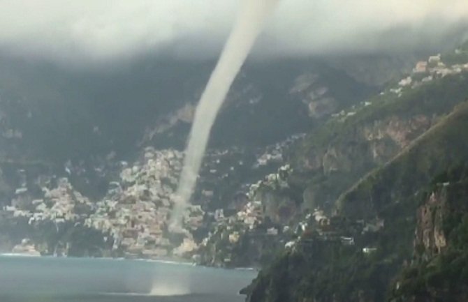 Veliki vodeni mlaz pogodio italijansku obalu (VIDEO)