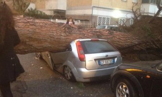 Snažna oluja i tornado pogodili Italiju (FOTO)