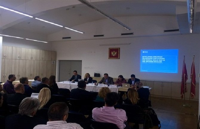 Ključna uloga obrazovanja u razvoju digitalnih vještina