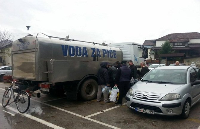 Berane: Stigla cisterna s vodom 