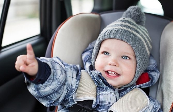 Upozorenje za roditelje: Zimske jakne i autosjedalice ne idu zajedno!