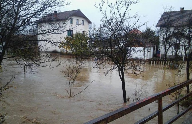 Poplave nanijele veliku štetu, evakuisana brojna domaćinstva