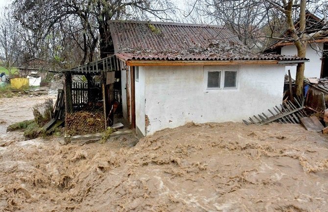 Mnogo porodica u kolektivnom smještaju 