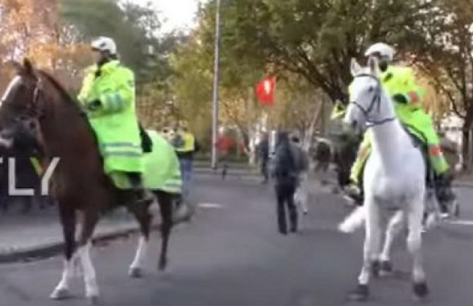 Sukob policije sa grupom Kurda, 25.000 ljudi na protestima protiv Erdogana