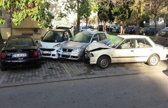 Podgorica: Nevjerovatan sudar na parkingu (FOTO)