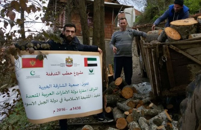 BP: Deset porodica dobilo drva za ogrijev od Ambasade Ujedninjenih Arapskih Emirata