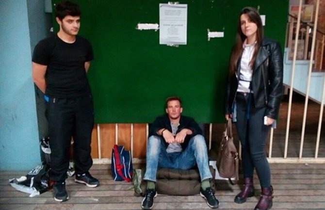 Troje studenata danas počelo štrajk glađu u holu Filozofskog fakulteta