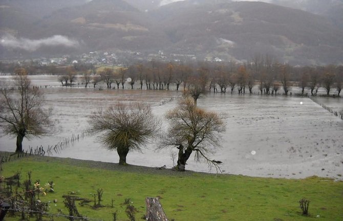 Vlada će pomoći opštinama koje su zahvatile poplave