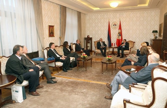 Dodik za veću saradnju sa Srbima iz Crne Gore