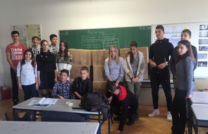 Podgorički osnovci prikupili pomoć za ugrožene Berance u poplavama