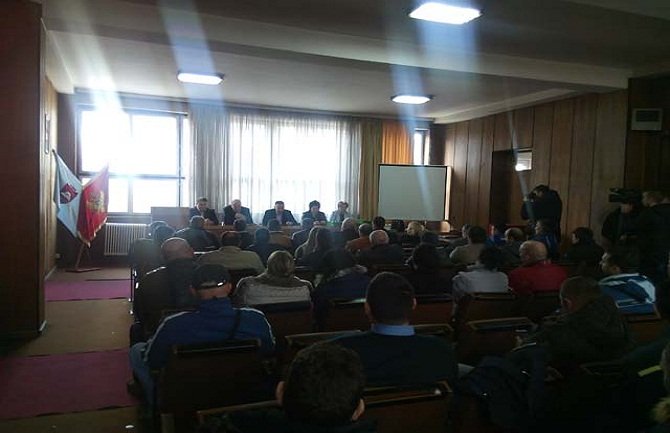 Bijelo Polje: Uručena rješenja o dodjeli sadnica maline