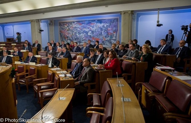 Zakazana sjednica,  Skupština u ponedjeljak bira Vladu