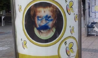 Nepoznati počinioci oskrnavili reklamni pano sa likom dječaka Ognjena Rakočevića