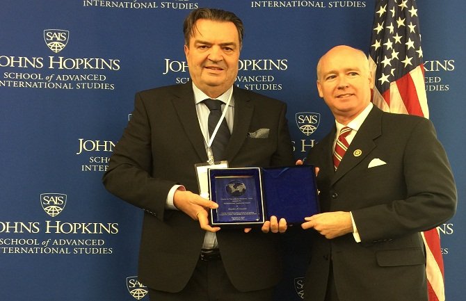 U Vašingtonu dodijeljeno priznanje za liderstvo Dušku Kneževiću