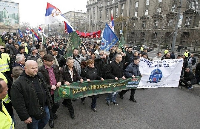 Danas u minut do 12 protest vojske i policije