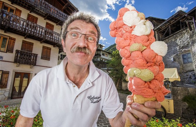 Ušao u Ginisovu knjigu rekorda: Na kornet uspio da stavi 121 kuglu sladoleda