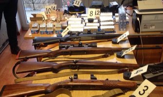 Po povratku u CG uhapšen Gusinjanin, oduzete puške, pištolji, municija