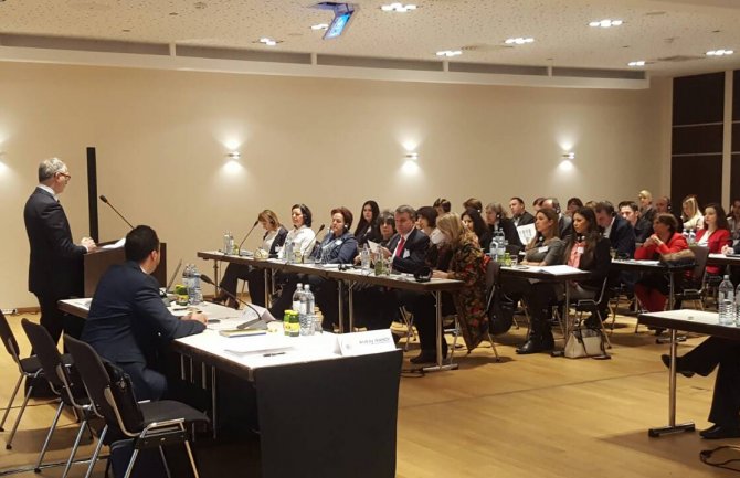 Zemlje kandidati za članstvo u EU moraju da unaprijede život Roma