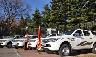 Ambasada SAD donirala Upravi carina 4 terenska vozila