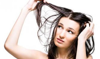 Trikovi koji pomažu: Riješite problem masne kose!