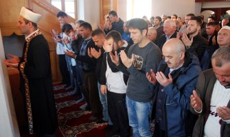 U džamijima širom Crne Gore klanjanja dženaza u odsustvu za poginule u Siriji i Turskoj