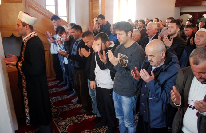 U džamijima širom Crne Gore klanjanja dženaza u odsustvu za poginule u Siriji i Turskoj