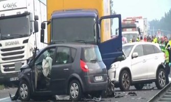 Lančani sudar 40 auta, najmanje petoro mrtvih  (VIDEO)