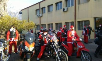 Bar: Djeda mrazevi na motorima posjetili OŠ 