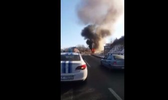 Krstac: Zapalio se autobus tokom vožnje(VIDEO)