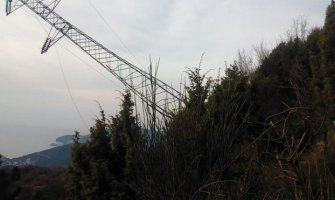 Na stub dalekovoda obrušila se stijena teška tri tone