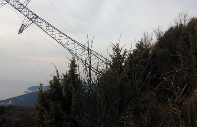 Na stub dalekovoda obrušila se stijena teška tri tone