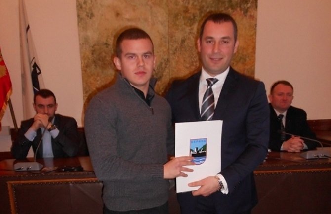 Potpisani  ugovori sa stipendistima opštine  Berane (FOTO)