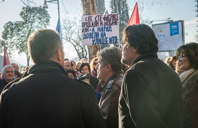 Sa protesta protiv ekonomskih mjera vlade poručeno: Rupe u budžetu ne krpite preko sirotinje